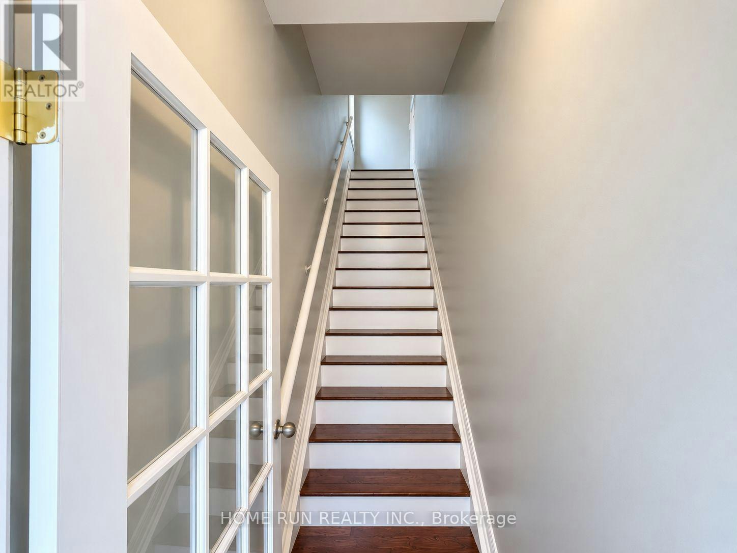 100 Blackburn Avenue, Ottawa, ON, K1N 8A7 - 2