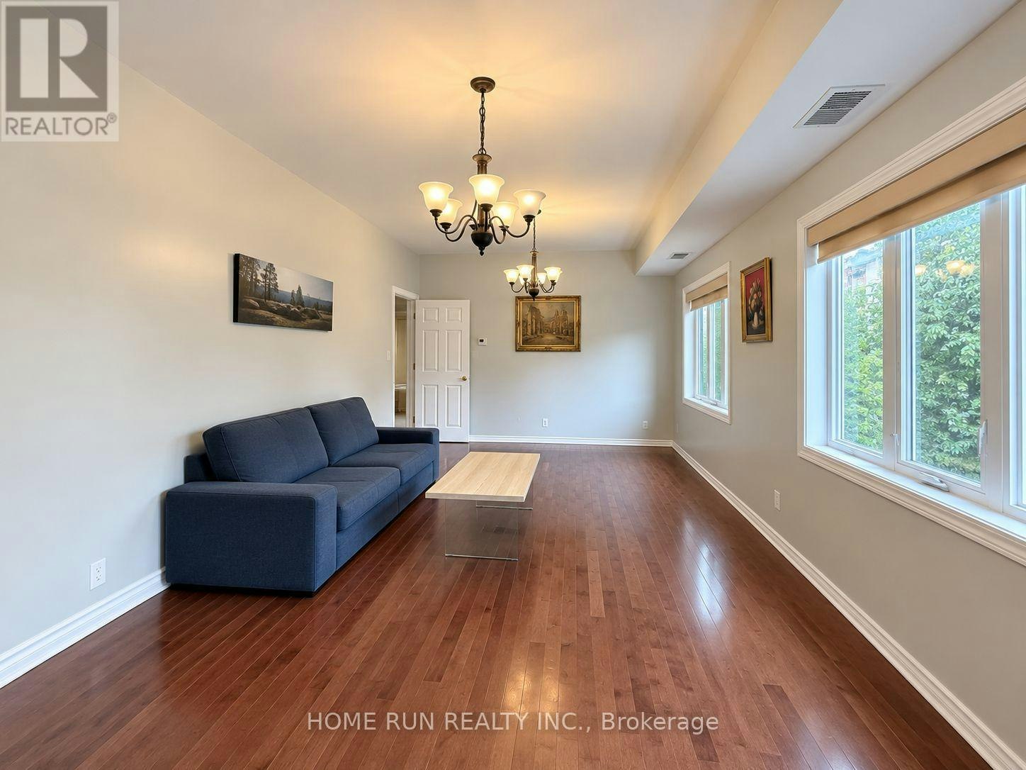 100 Blackburn Avenue, Ottawa, ON, K1N 8A7 - 4