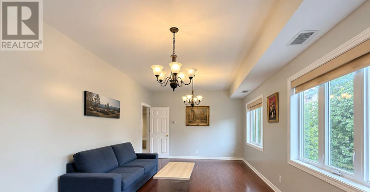 100 Blackburn Avenue, Ottawa, ON, K1N 8A7 - 4