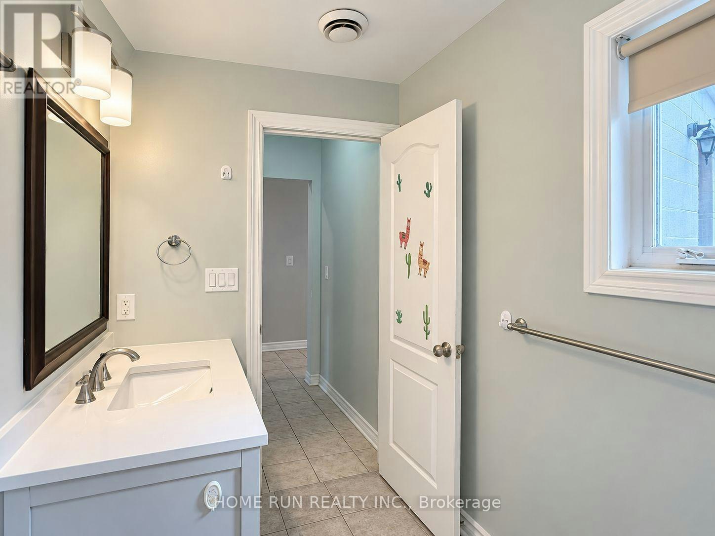 100 Blackburn Avenue, Ottawa, ON, K1N 8A7 - 14