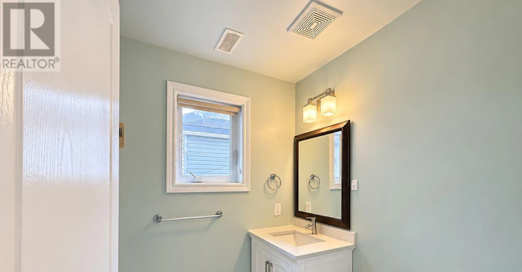 100 Blackburn Avenue, Ottawa, ON, K1N 8A7 - 10