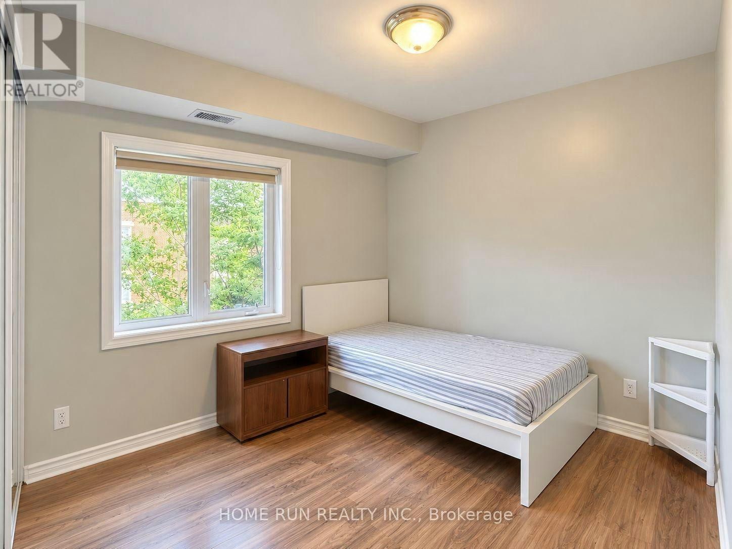 100 Blackburn Avenue, Ottawa, ON, K1N 8A7 - 12