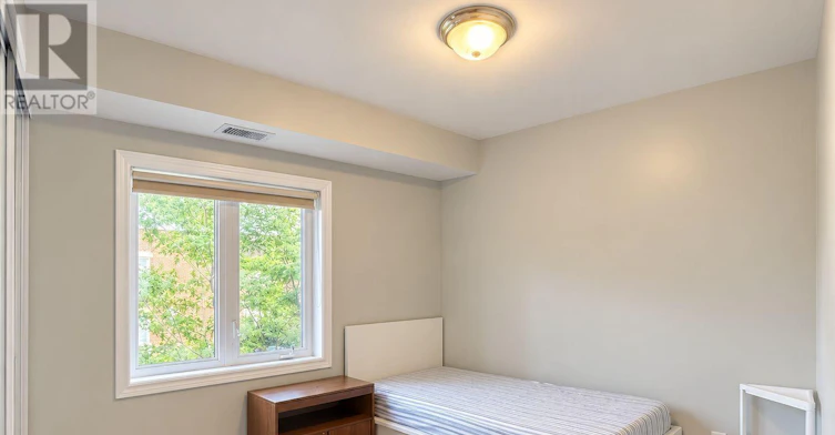 100 Blackburn Avenue, Ottawa, ON, K1N 8A7 - 12
