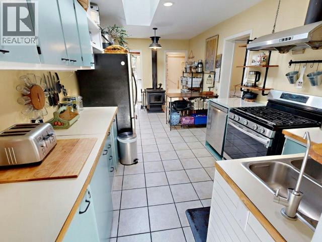 5836 Mowat Avenue, Powell River, BC, V8A 4C1 - 10