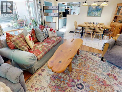 5836 Mowat Avenue - 4