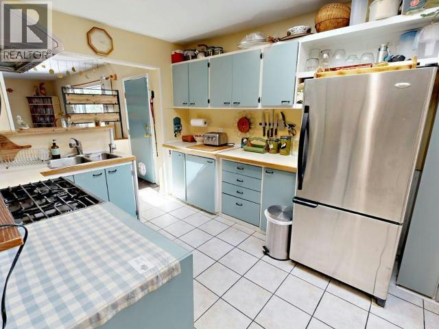 5836 Mowat Avenue, Powell River, BC, V8A 4C1 - 14