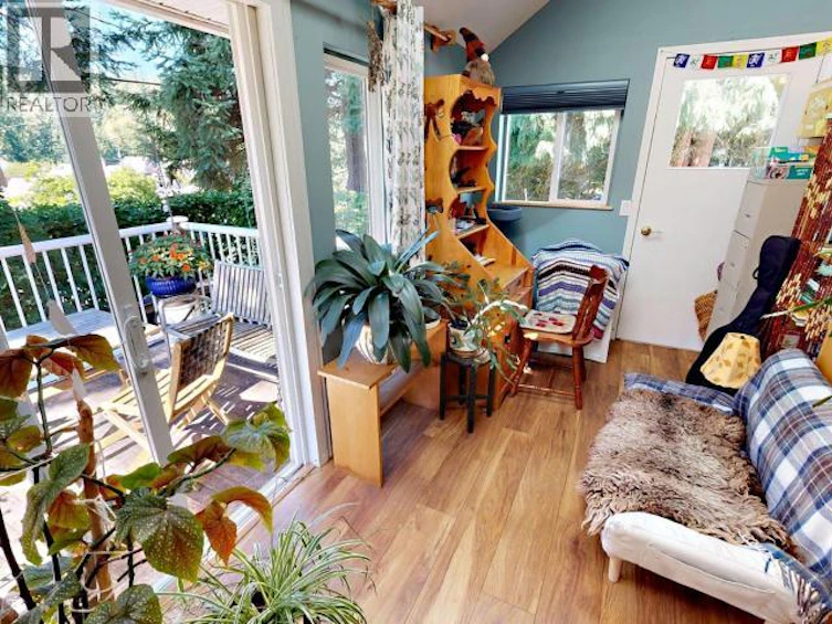 5836 Mowat Avenue, Powell River, BC, V8A 4C1 - 8