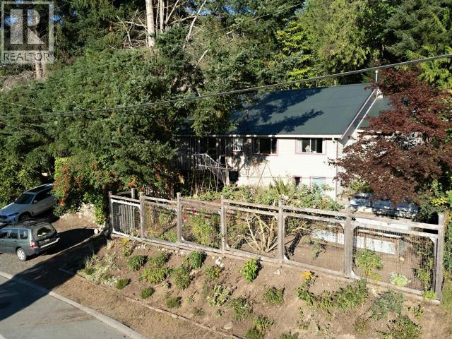5836 Mowat Avenue, Powell River, BC, V8A 4C1 - 39
