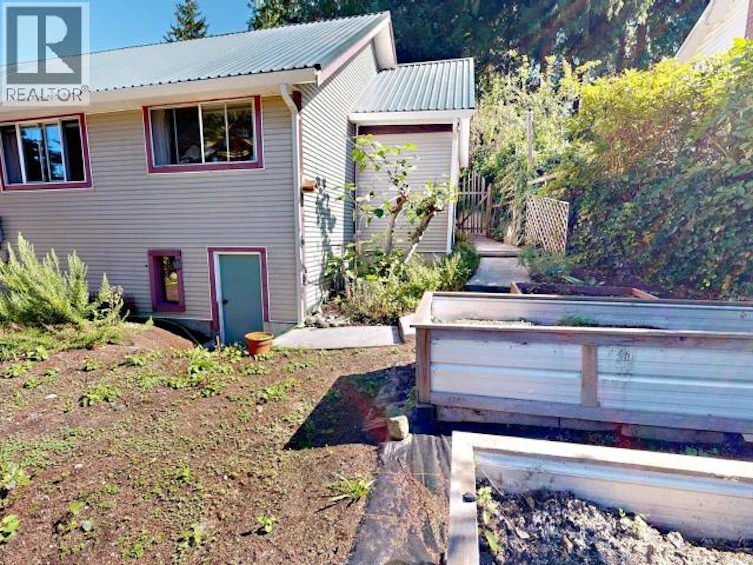 5836 Mowat Avenue, Powell River, BC, V8A 4C1 - 31