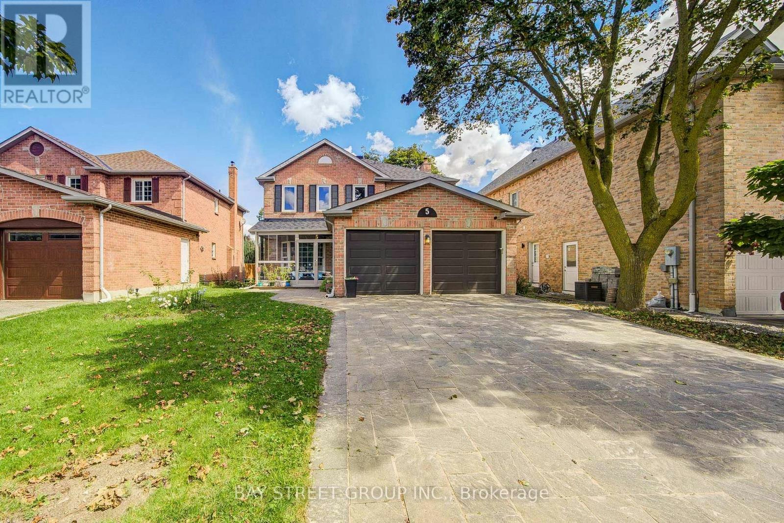 5 Captain Francis Drive, Markham, ON, L3R 9C7