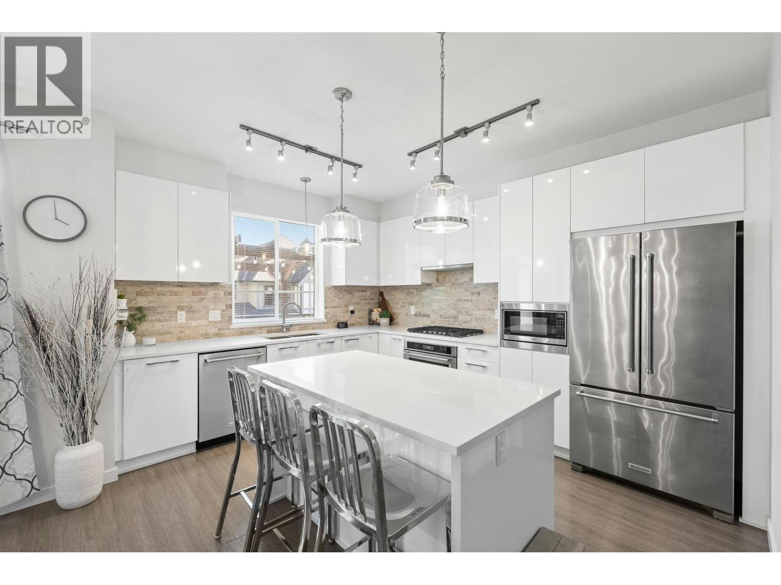 149-3500 Burke Village Promenade - 5