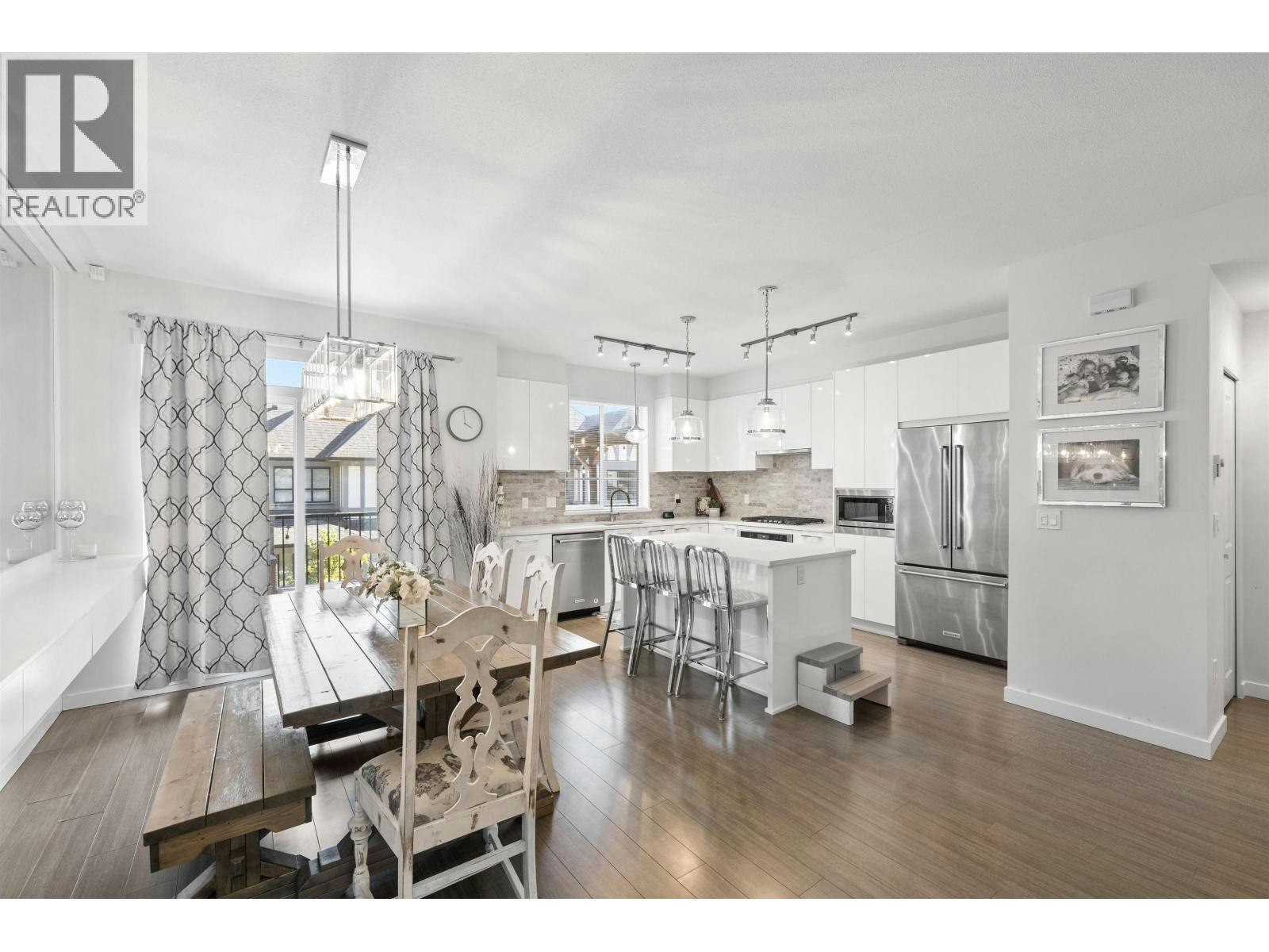 149-3500 Burke Village Promenade - 4