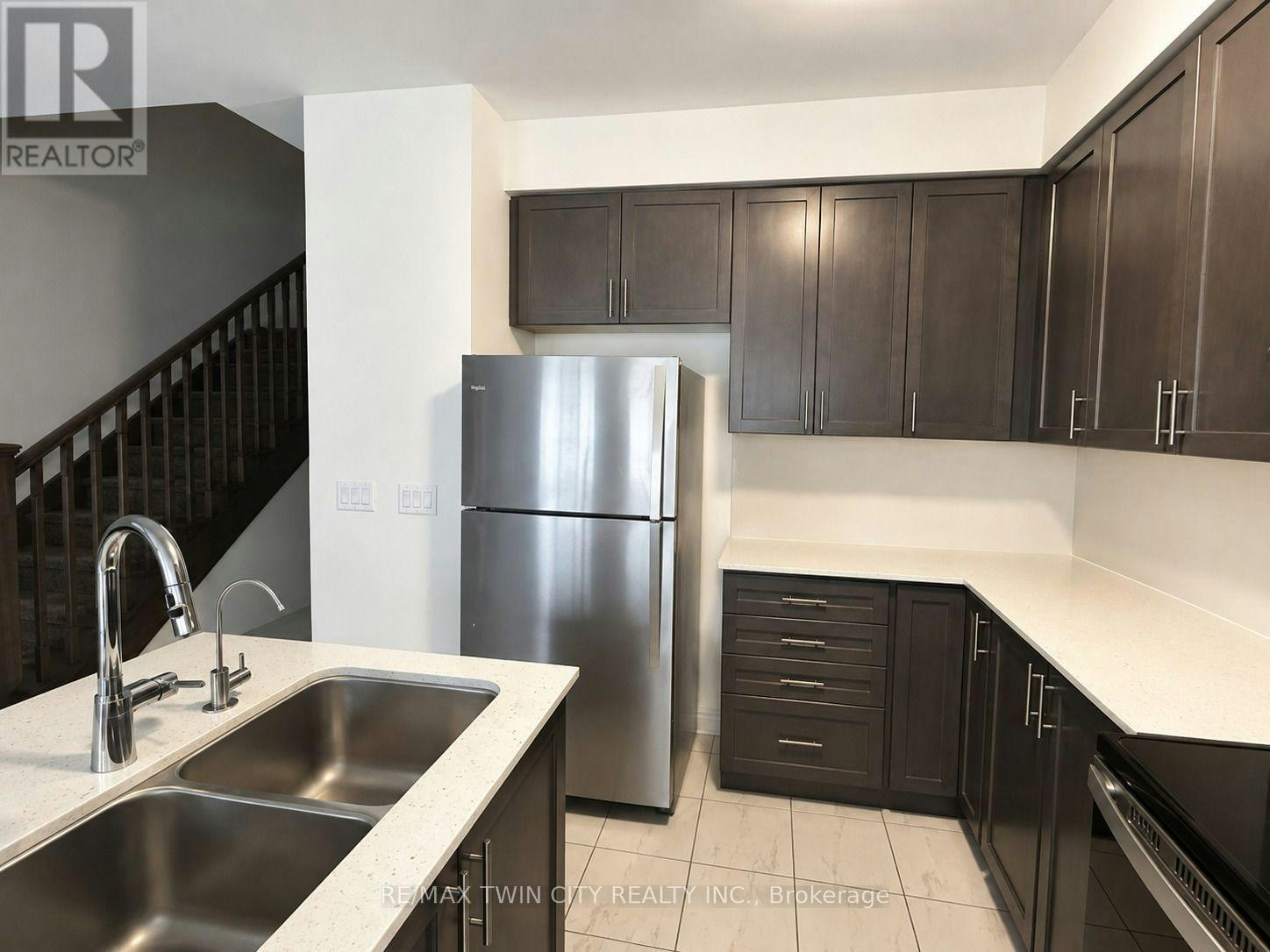 207 Broadacre Drive, Kitchener, ON, N2R 0S5 - 2