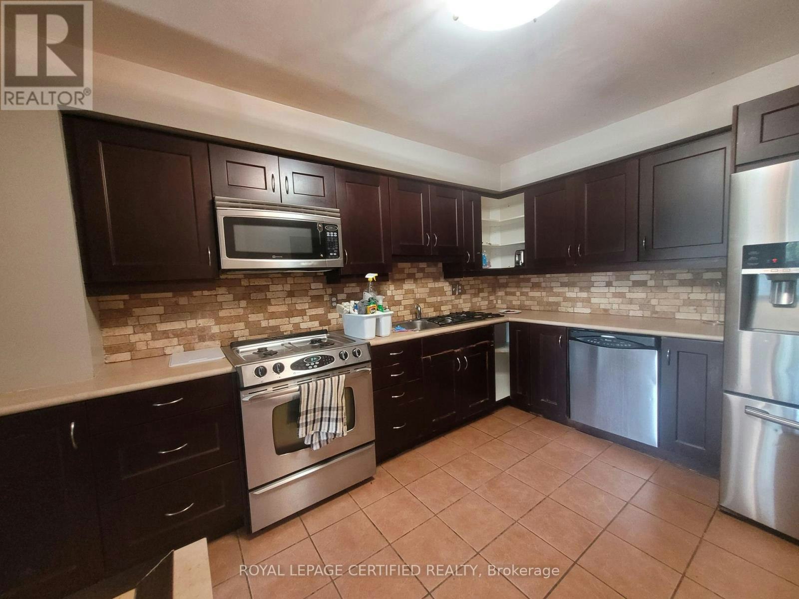 ROOM-1452 Creditwoodlands Court, Mississauga, ON, L5C 3J5 - 2