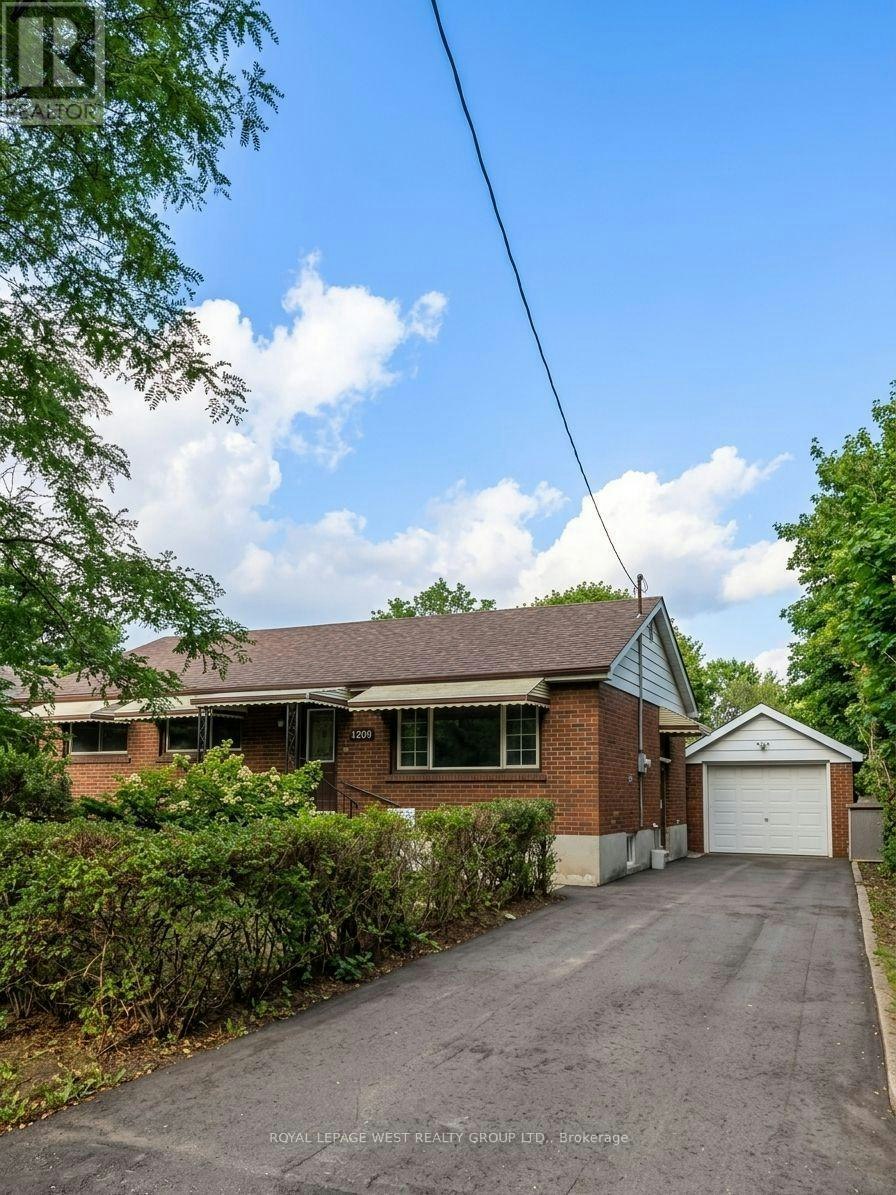 128 Stuart Street E, London, ON, N5Y 1S6