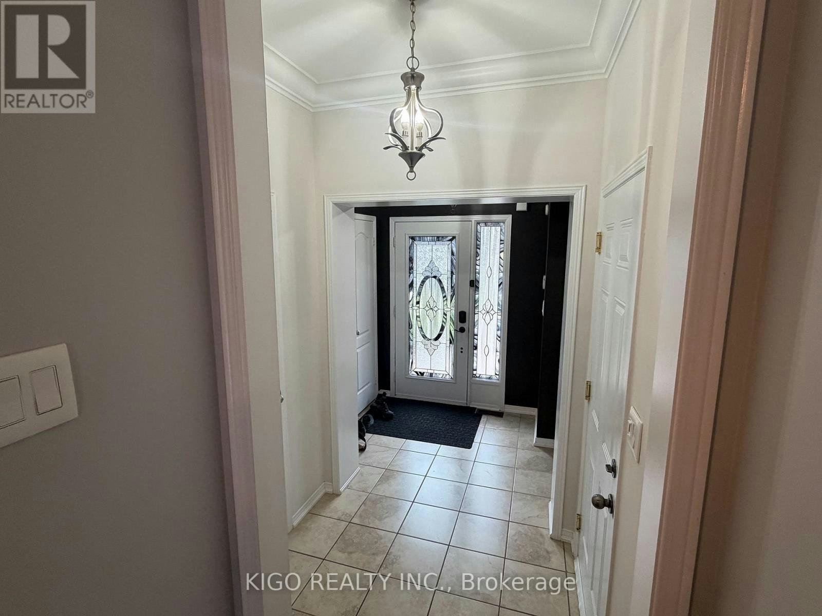 21 Summerside Avenue, Whitby, ON, L1R 0G3 - 2