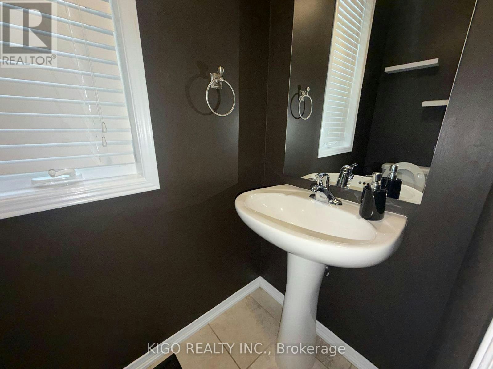 21 Summerside Avenue, Whitby, ON, L1R 0G3 - 8
