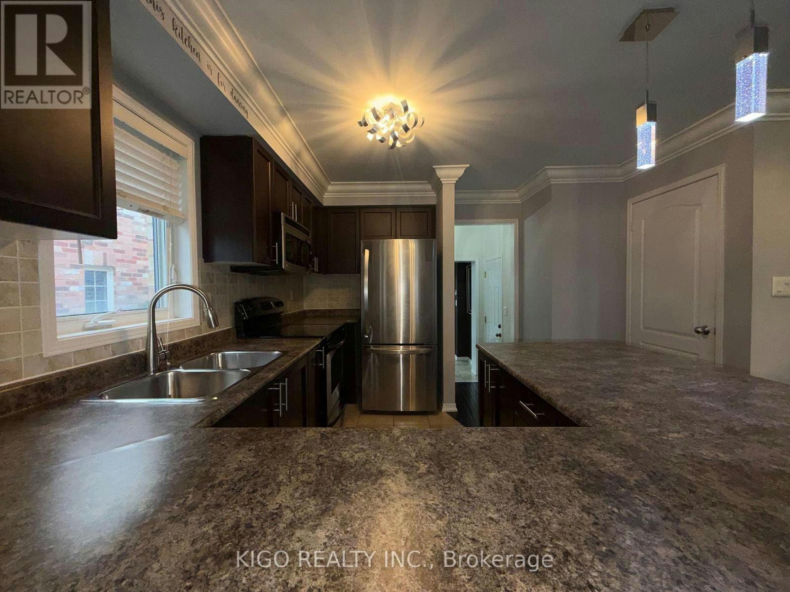 21 Summerside Avenue, Whitby, ON, L1R 0G3 - 6