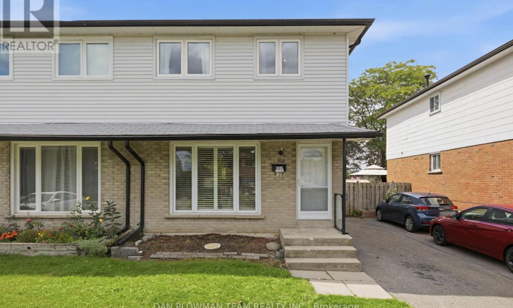 302 Vancouver Crescent
