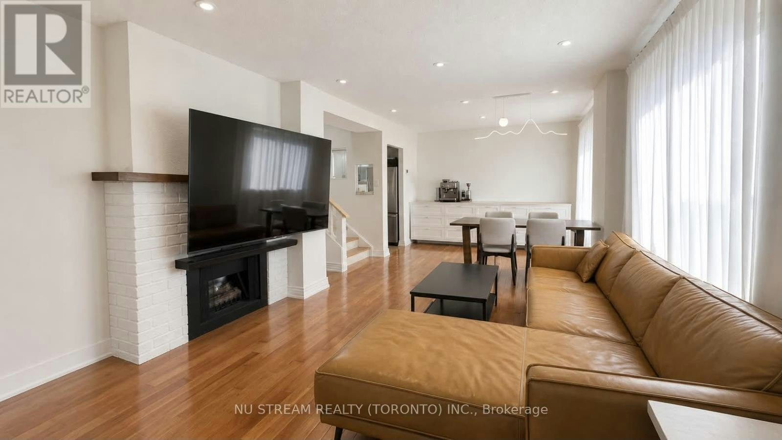 MAIN - 4-75 Upper Canada Drive, Toronto, ON, M2P 2A2 - 2