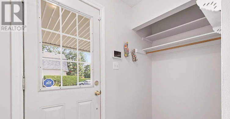 295 Beechgrove Avenue, Ottawa, ON, K1Z 6R4 - 3