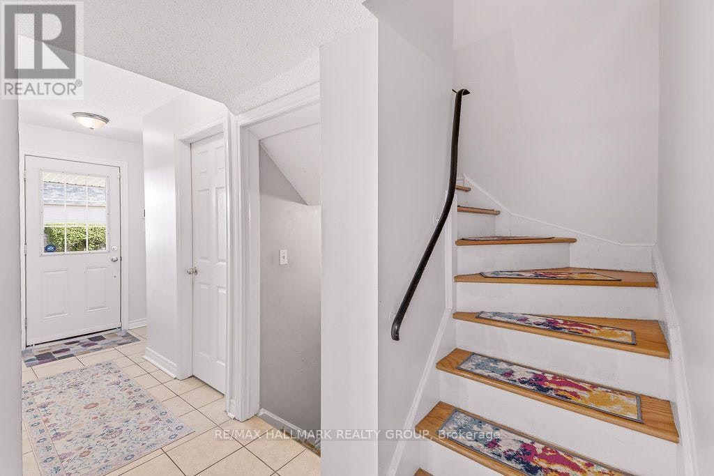 295 Beechgrove Avenue, Ottawa, ON, K1Z 6R4 - 4
