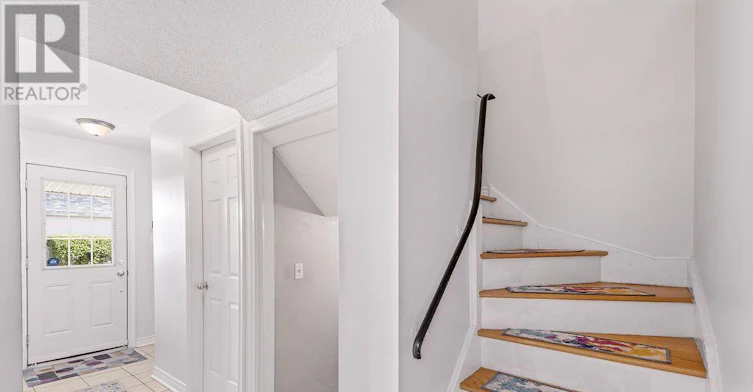 295 Beechgrove Avenue, Ottawa, ON, K1Z 6R4 - 4