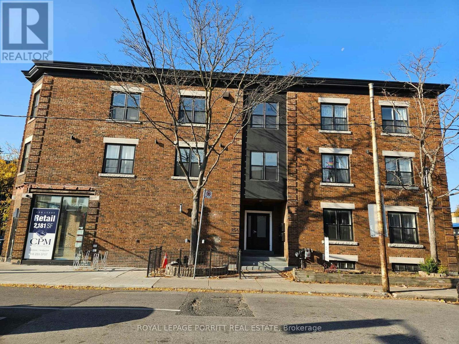 3-254 Armadale Avenue, Toronto, ON, M6S 3K4