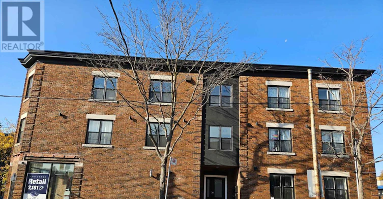 3-254 Armadale Avenue, Toronto, ON, M6S 3K4