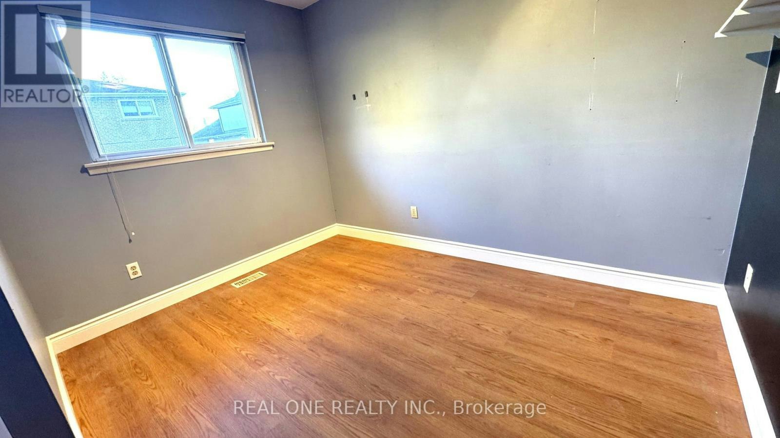 35 Corning Road, Toronto, ON, M2J 2L6 - 35