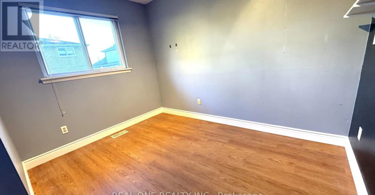 35 Corning Road, Toronto, ON, M2J 2L6 - 35