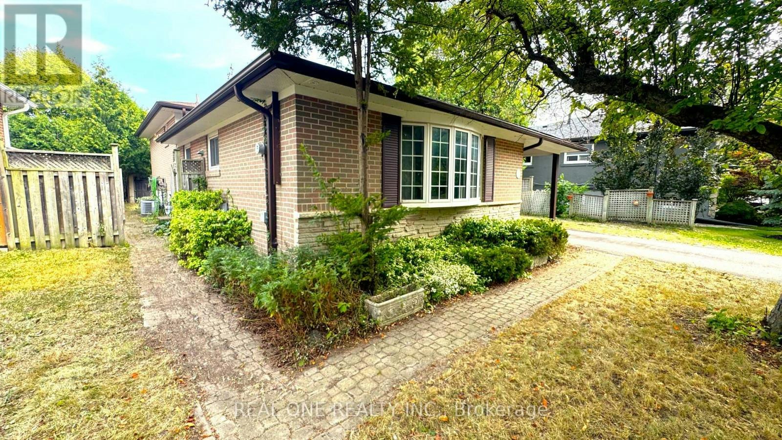 35 Corning Road, Toronto, ON, M2J 2L6 - 3