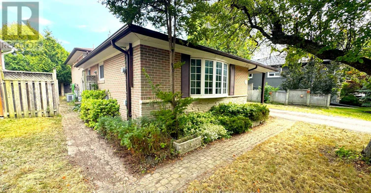 35 Corning Road, Toronto, ON, M2J 2L6 - 3