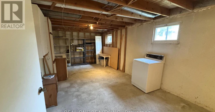 35 Corning Road, Toronto, ON, M2J 2L6 - 33