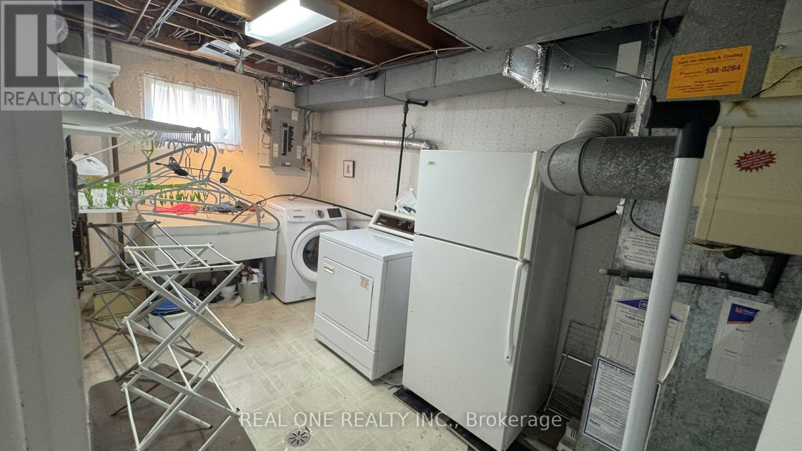 35 Corning Road, Toronto, ON, M2J 2L6 - 32