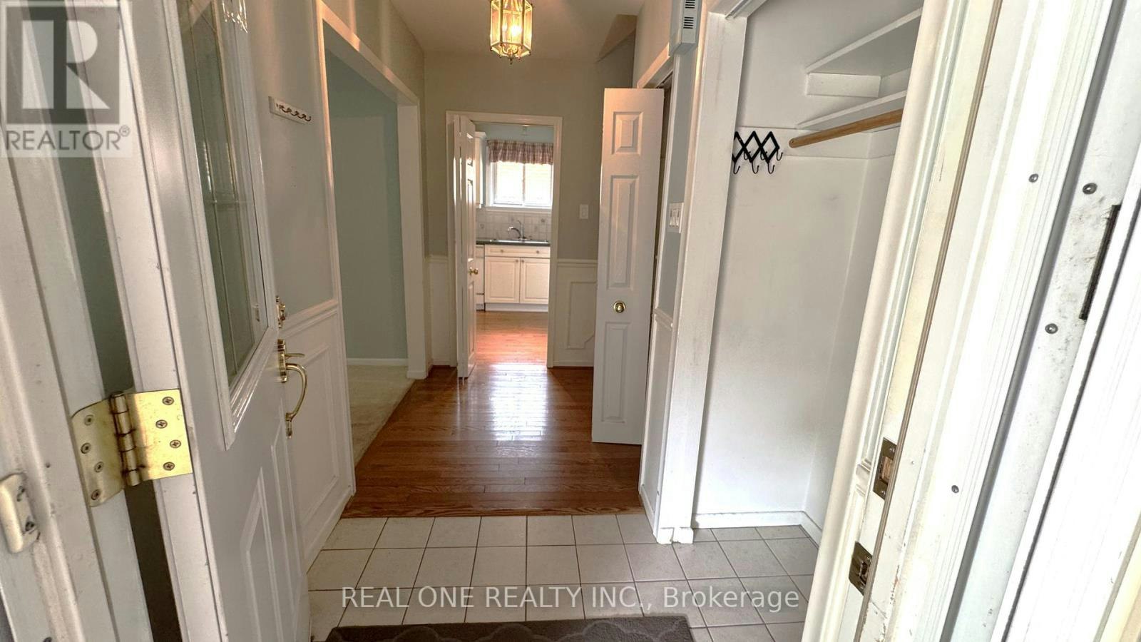 35 Corning Road, Toronto, ON, M2J 2L6 - 5