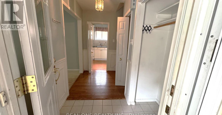 35 Corning Road, Toronto, ON, M2J 2L6 - 5