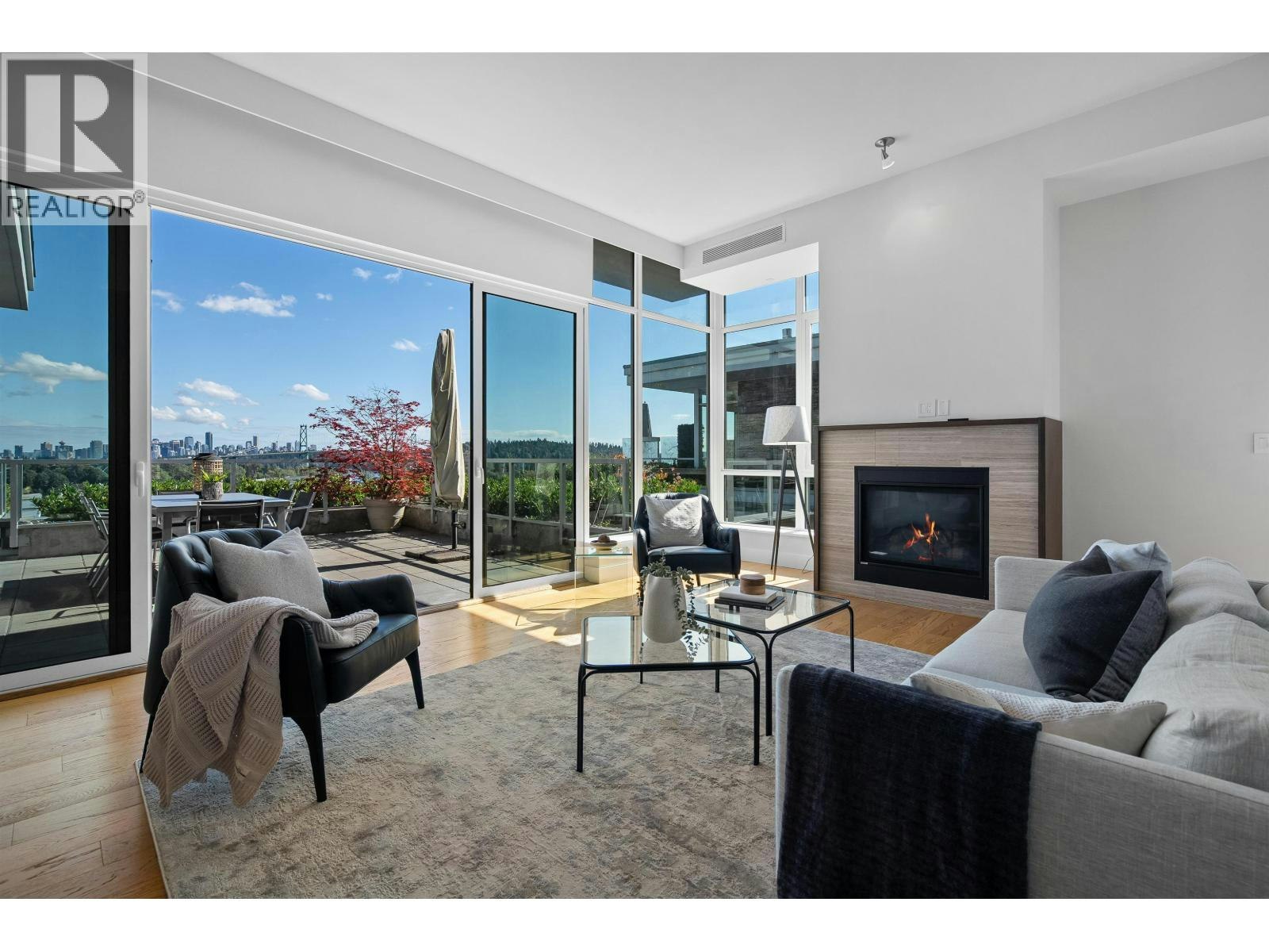 702-876 Keith Road, West Vancouver, BC, V7T 1M3