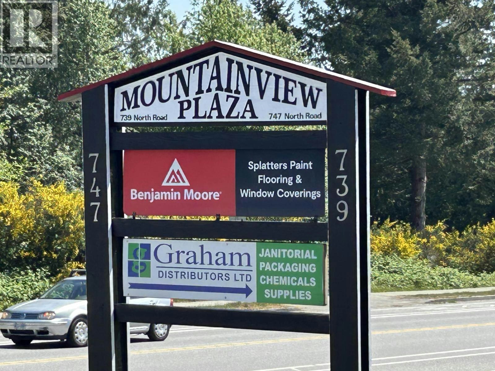 739-747 North Road, Gibsons, BC, V0N 1V9