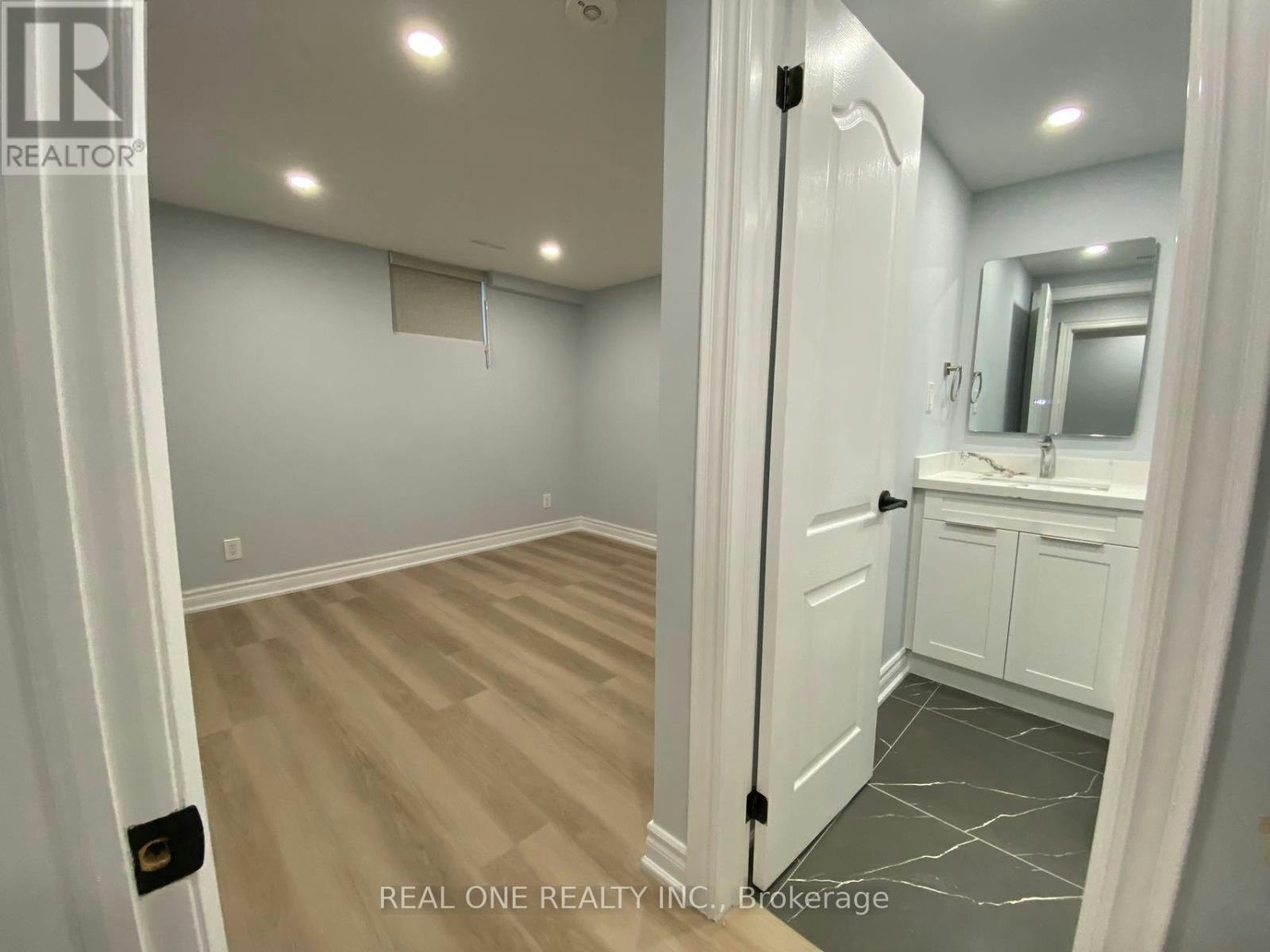 1186 Shadeland Drive, Mississauga, ON, L5C 1P4 - 9