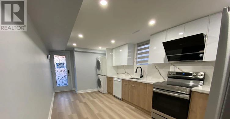 1186 Shadeland Drive, Mississauga, ON, L5C 1P4 - 2