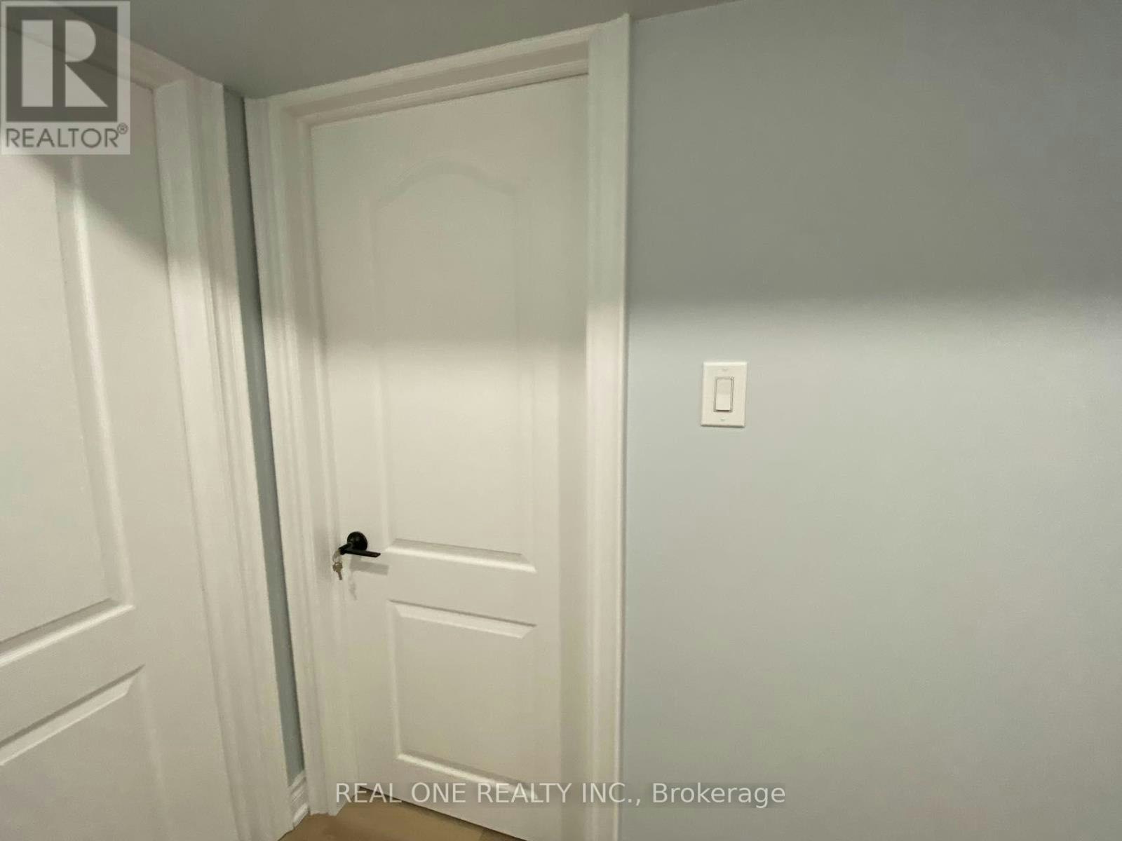 1186 Shadeland Drive, Mississauga, ON, L5C 1P4 - 4