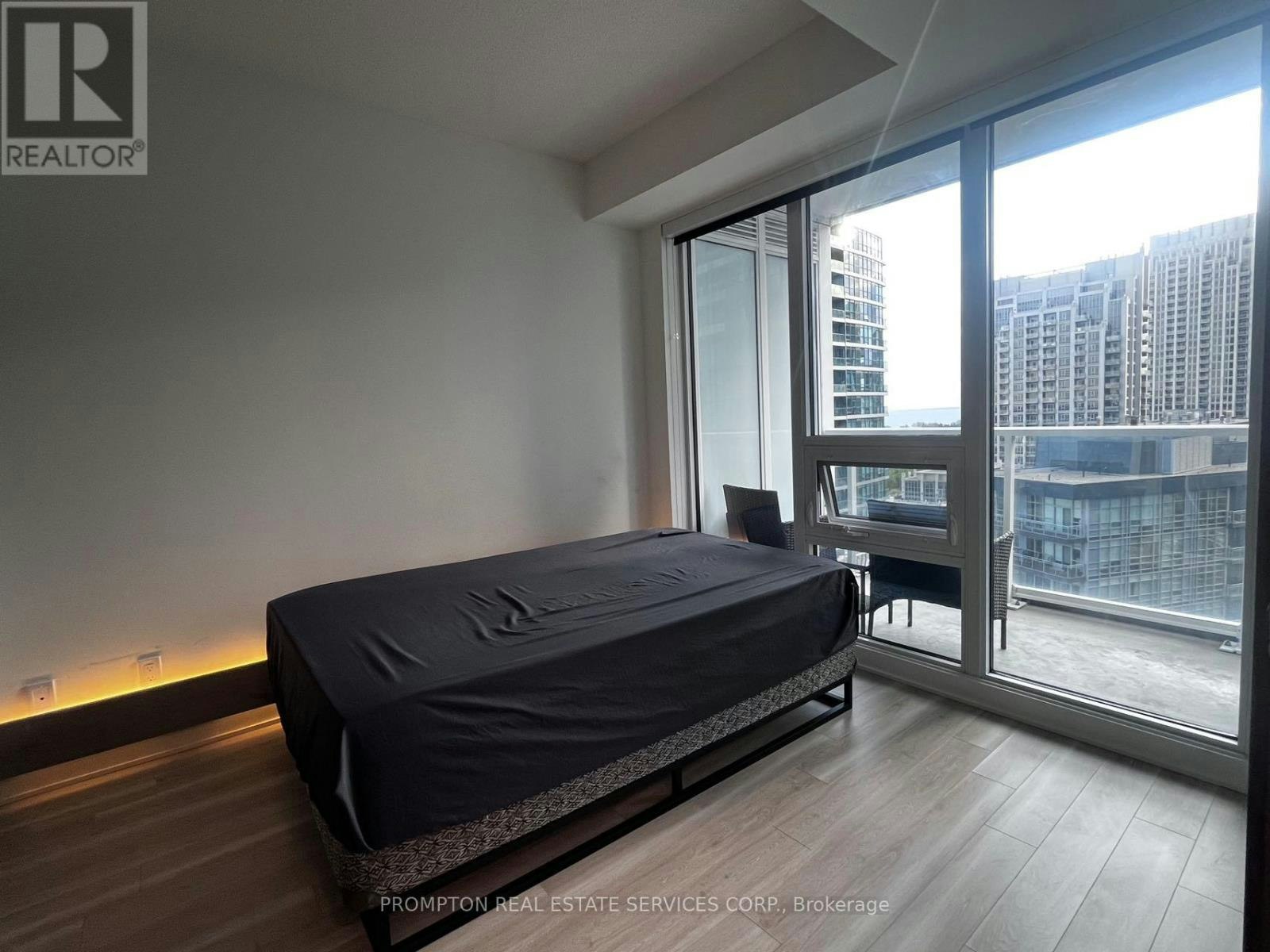 2115-19 Bathurst Street, Toronto, ON, M5V 0N2 - 6