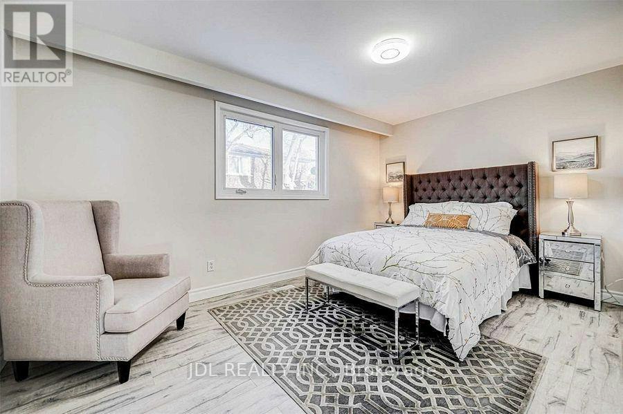 47 Greyhound Drive, Toronto, ON, M2H 1K2 - 8