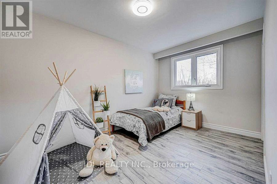 47 Greyhound Drive, Toronto, ON, M2H 1K2 - 10