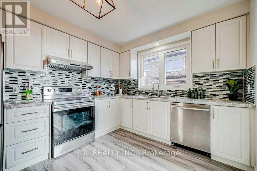 47 Greyhound Drive, Toronto, ON, M2H 1K2 - 7