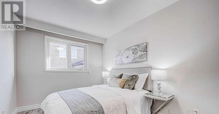 47 Greyhound Drive, Toronto, ON, M2H 1K2 - 9