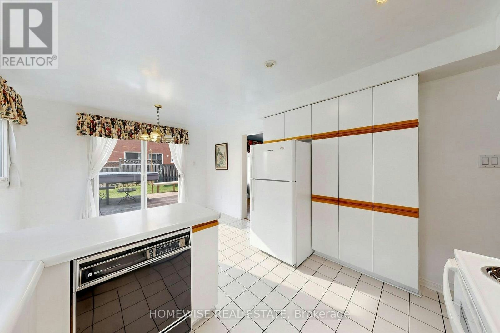 MAIN-11 Briarcliffe Crescent, Vaughan, ON, L4J 7G5 - 11