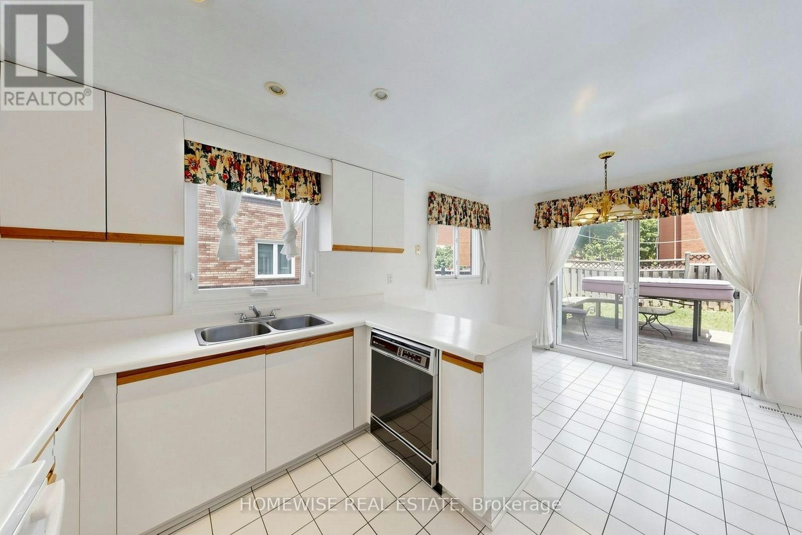 MAIN-11 Briarcliffe Crescent, Vaughan, ON, L4J 7G5 - 10