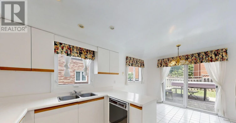 MAIN-11 Briarcliffe Crescent, Vaughan, ON, L4J 7G5 - 10